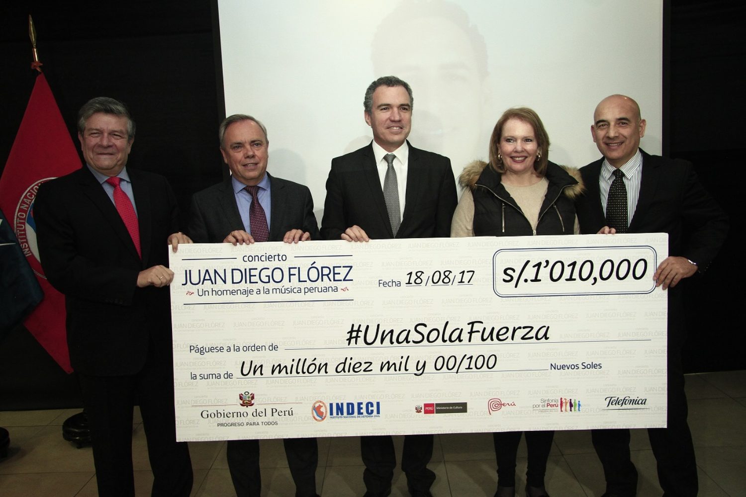 Juan-Diego-Flórez 2017 Benefit Concert Donation © Telefónica Perú,&quot; Telefónica Perú