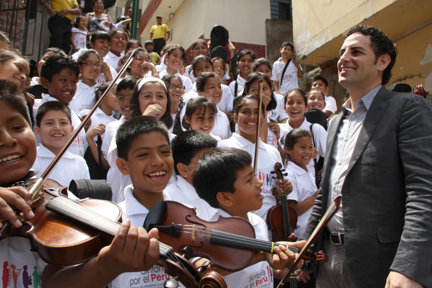 Juan Diego Flórez © Sinfonía por el Perú, Municipalidad de la Victoria,&quot; Sinfonia
