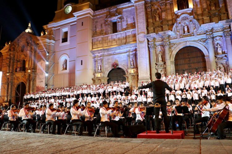 2016, Sinfonía por el Perú,&quot; Sinfonía por el Perú
