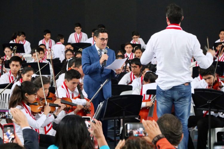 2017 © Sinfonía por el Perú,&quot; Sinfonía por el Perú